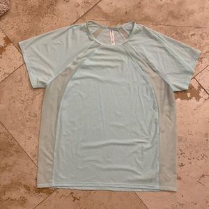 Athleta. Ultimate hybrid Tee.